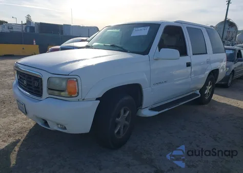 1999 Cadillac Escalade Standard z USA, uszkodzony, nr VIN 1GYEK13R5XR404637